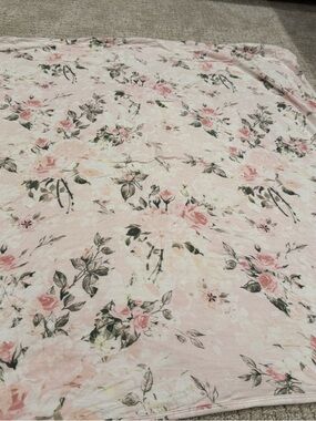 Posh Peanut Pink Floral Rose Print Throw